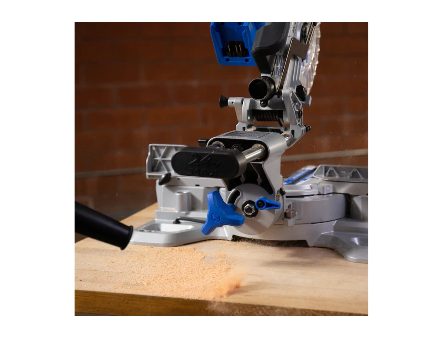 Kobalt KMS 0724B-03 7-1/4-in-Amp 24-volt Max Dual Bevel Sliding Compound Cordless Miter Saw 9 Kobalt KMS 0724B-03 7-1/4-in-Amp 24-volt Max Dual Bevel Sliding Compound Cordless Miter Saw - Image 8